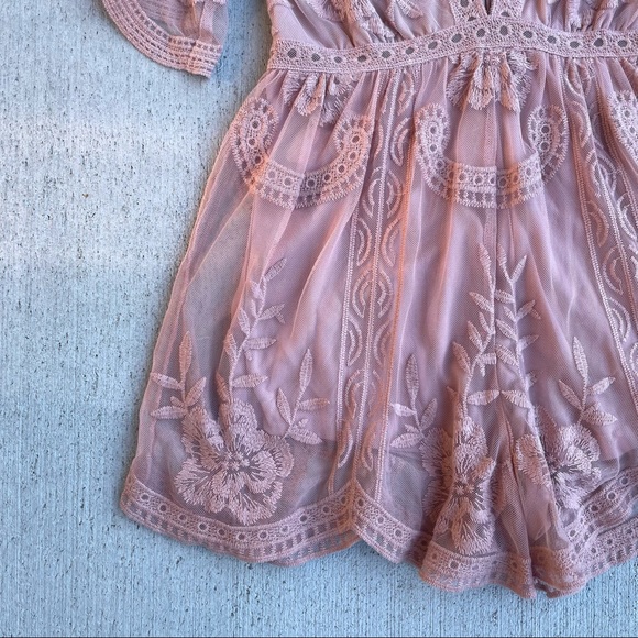 Honey Punch pretty sexy deep v-neck pink blush lace romper shorts M - Picture 7 of 14